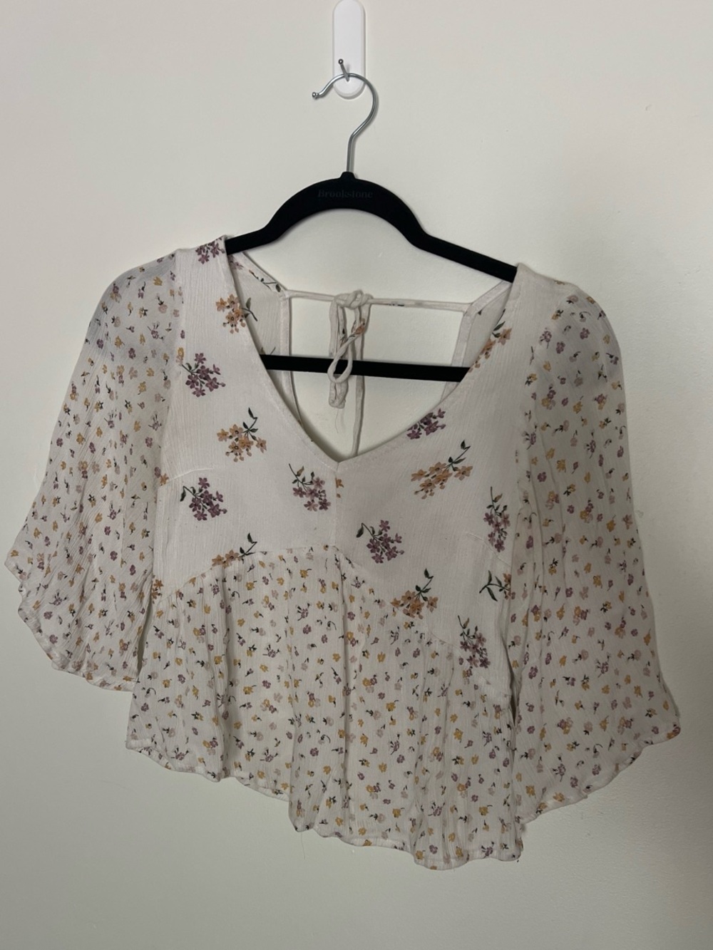 Hollister Cream Floral V-Neck Tie-Back Peasant Blouse